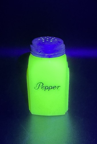 Mckee uranium glass pepper - uranium,